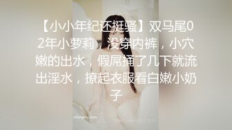 澡堂子偷拍身材丰满的八字奶少妇?弯腰擦身体的时候胸真好看