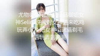 国产TS系列伪娘余喵喵和咕噜一起给直男主人舔脚 两只小母狗乖巧的趴着被双飞后入