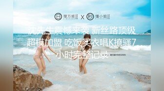 大鸡美妖穿着丝袜制服家中自拍扮女人直播