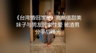 黑丝露脸爆乳极品小骚货镜头前的诱惑，极品大奶子风骚大屁股掰开粉红小嫩穴给狼友看特写，精彩刺激淫语不断