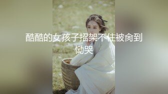 卖盆栽的老板娘 一弯腰胸前两颗奶头就探出头来 让顾客舍不得走