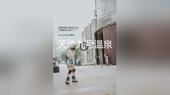 金发火热女孩和男友沙发上打情骂俏脱光衣服吃逼逼爽的呻吟淫荡在插洞啪啪高潮口爆