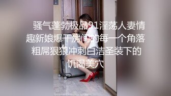 性感黑裙少妇啪啪舔弄蹲着口交沙发上侧入大力猛操翻车