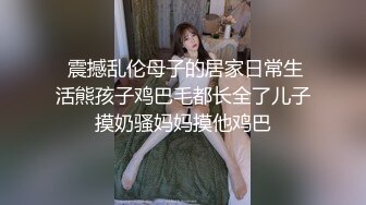 漂亮大奶美女多P 皮肤白皙 特别爱笑 看到四根肉棒很开心 三根口爆吃精 一根内射粉穴 吃饱饱