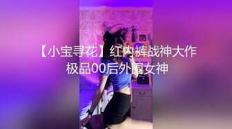 充满诱惑的少妇，黑丝高跟大奶子超级诱人，居家诱惑漏出大奶子夹着AV棒，尿尿自慰道具插逼诱惑的呻吟