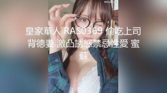 巨乳美女店員がまさかのノーブラ派！？乳首ぽっちしている事を気にせず仕事する彼女に興奮してしまい…