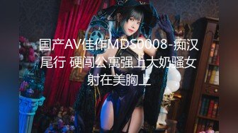 男子爬天花板偷窥漂亮妹子换衣服